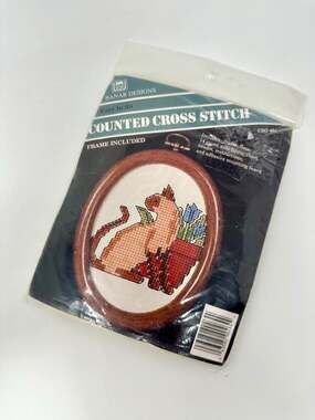 Siamese Cat with Flowers - Counted Cross Stitch Kit by Banar Designs Craft kits